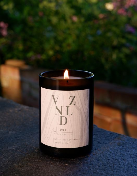 nachhaltige Kerze mit Oud Duft